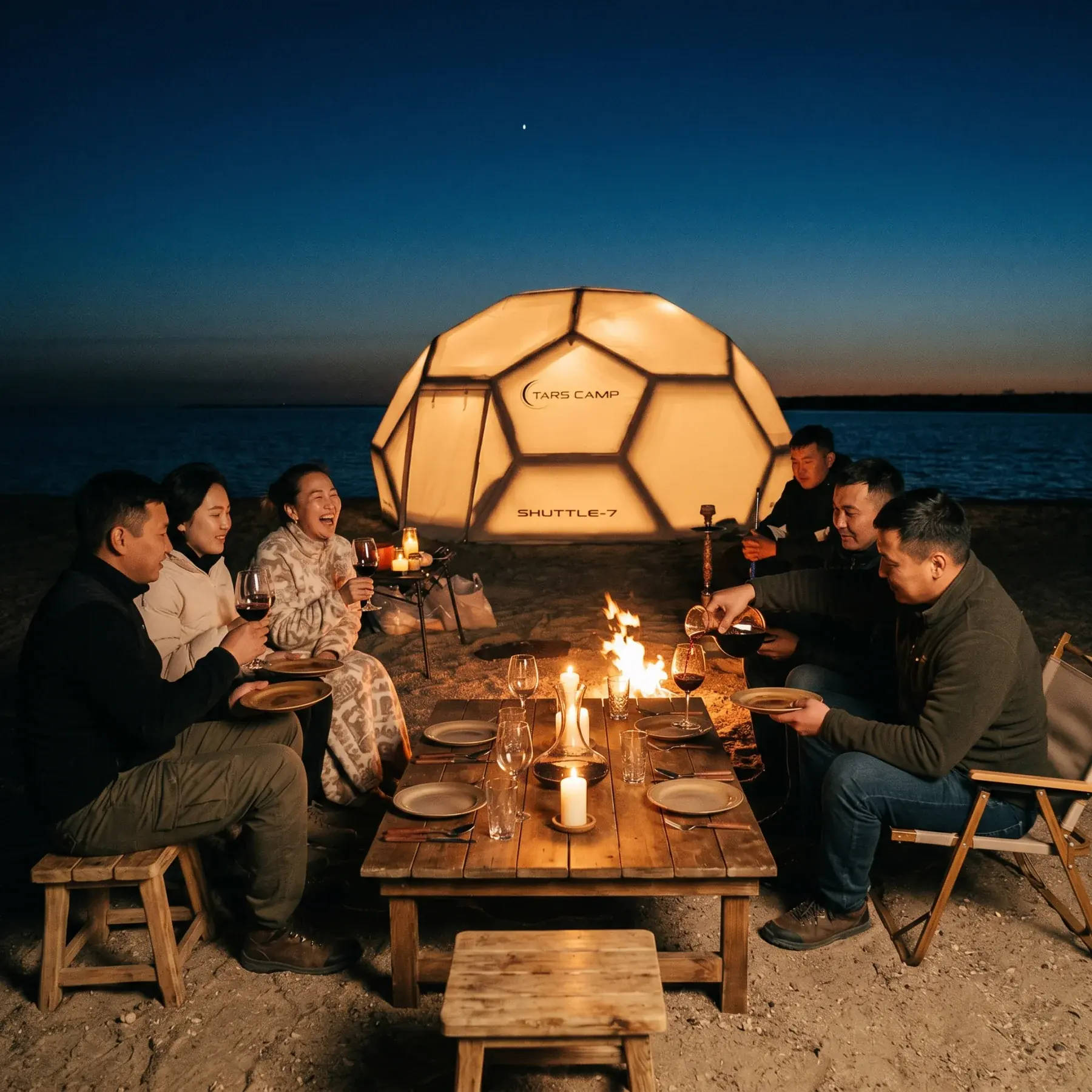 Outdoor dining imagery from the website’s camp library.