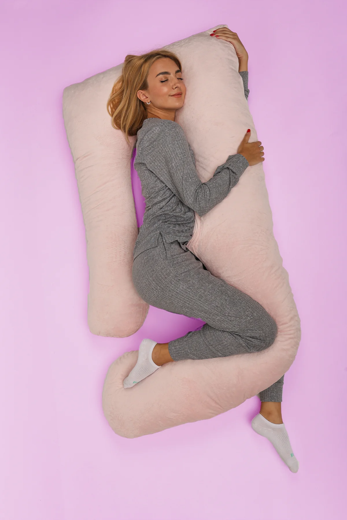 The pregnancy pillow.