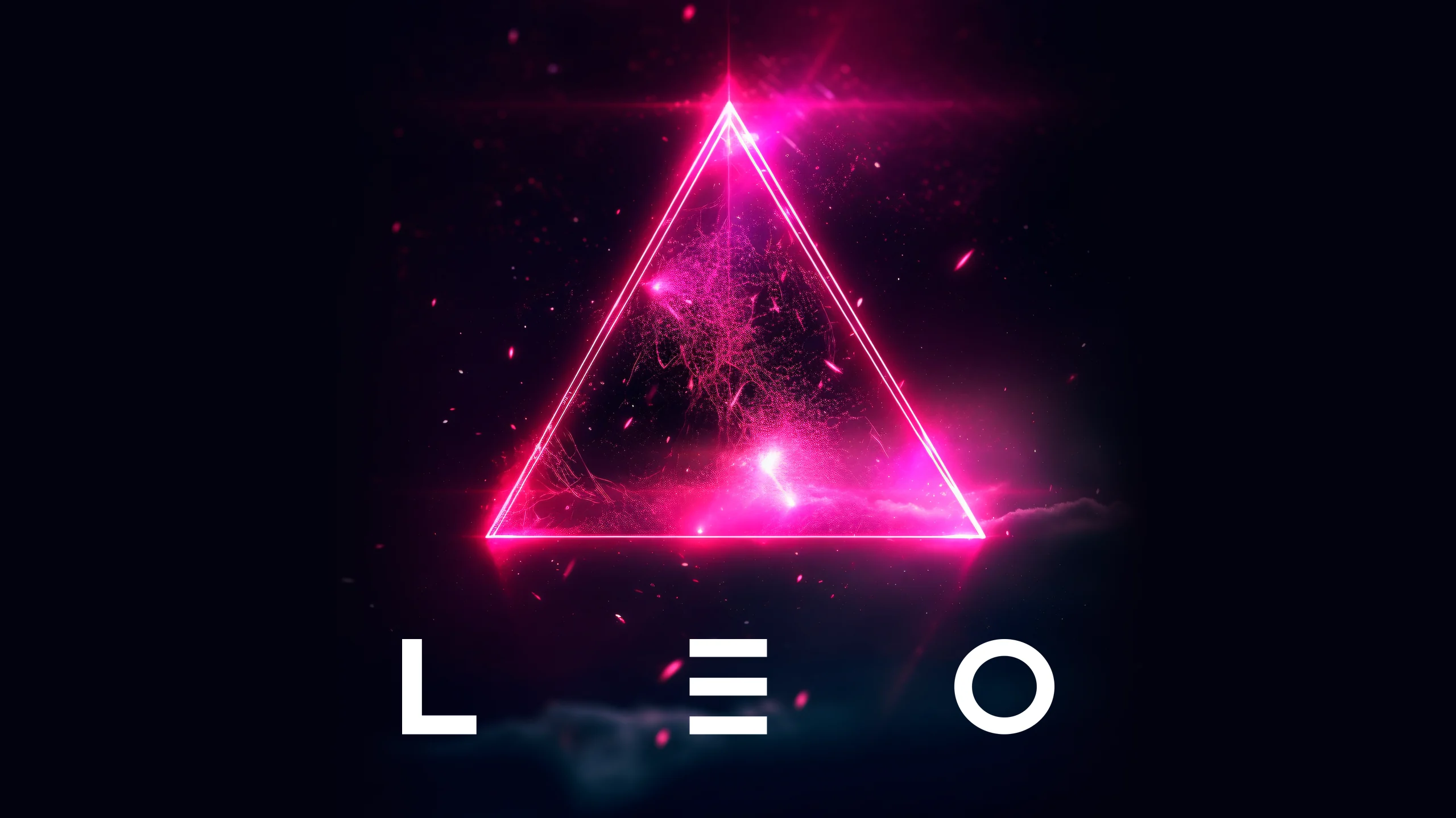 Знак LEO: неоновый треугольник и логотип.